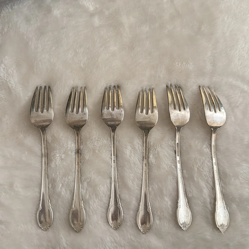 1847 Roger’s Bros Remembrance Silver Plate Vintage Dessert Forks